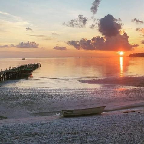 Lucky Sun Saracen Bay Albergue Koh Rong Sanloem Exterior foto