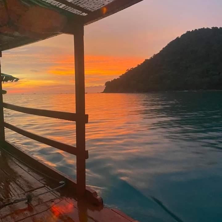 Lucky Sun Saracen Bay Albergue Koh Rong Sanloem Exterior foto