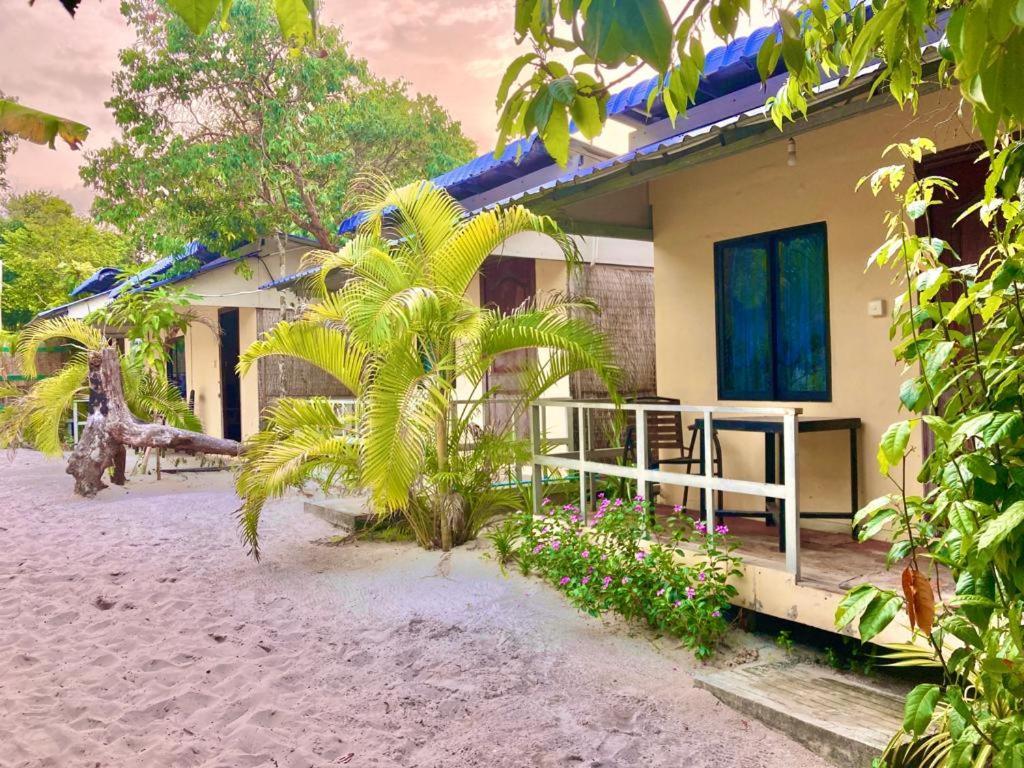 Lucky Sun Saracen Bay Albergue Koh Rong Sanloem Exterior foto